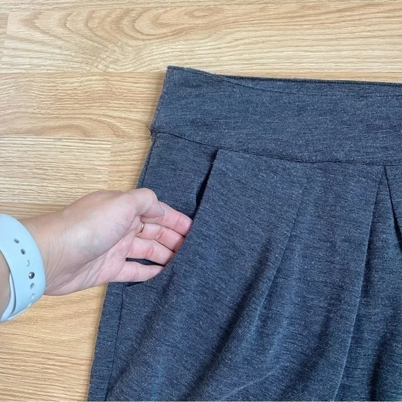 Derek HEART Charcoal Gray Pleated Mini Skirt w/ Pockets - Picture 2 of 8